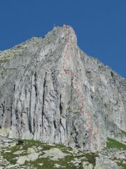 la parete con il tracciato della via di salita