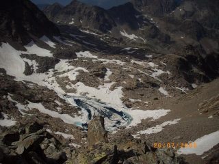 il lago di Nasta fatica a liberarsi da ghiaccio e neve 