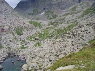 il puntino rosso in fondo è il bivacco Gandolfo - il colle è il Paschiet