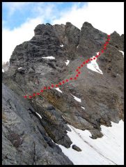 Il versante Nord-Orientale e la via di salita verso l'intaglio della cresta Nord.