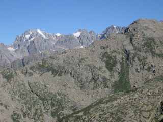 Il Gran Paradiso e a destra Punta Virginea