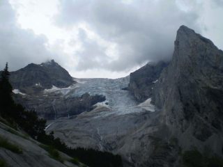 sul sentiero si apprezza il panorama e .....altri obbiettivi....