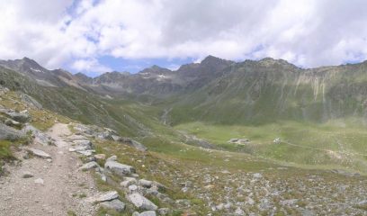 conca del Lauson con il rifugio Vittorio Sella