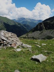 L'alpeggio del Rancio domina la valle di Campiglia