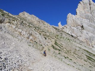 In marcia verso la Sella dei Corni