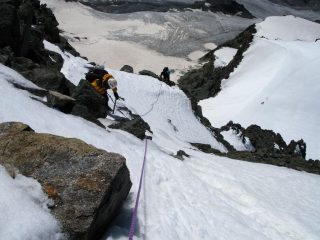 il ripido tratto di misto che precede l'anticima del Rimpfischorn