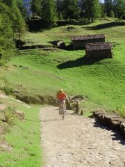 La restaurata Mulattiera sopra a Chardoney