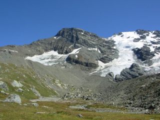 Grande Rousse Sud a dx e Nord a sx con la cresta di salita a sx 