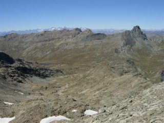 Il Vallone di discesa e la Rocca della Niera