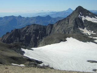dalla vetta l'itinerario di salita (a sx il cole della Resta)