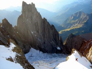 Salita verso gli eccles, la Noire isolata e superba