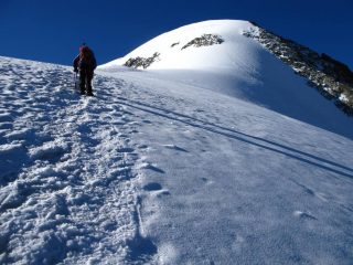 salendo lungo la cresta Nord al Morteratsch