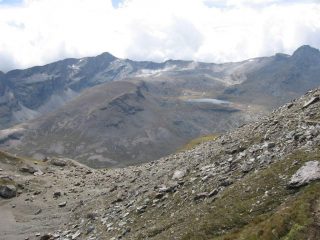 Il Lago Miserin e la Rosa dei Banchi, visti in discesa dai pressi del Col Fussy
