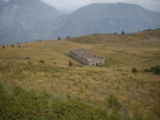 ruderi sotto il M.Vaccia