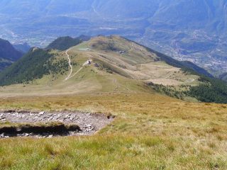 Si prende subito quota sul sentiero