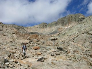 La testata del vallone de Baissette con il circo glaciale sotto la Ghigliè e la Testa della Rovina