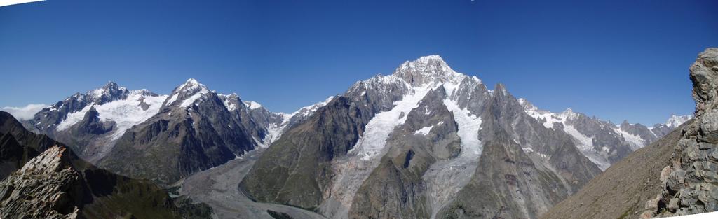 vista dalle aig. des glaciersa fino al dente del gigante