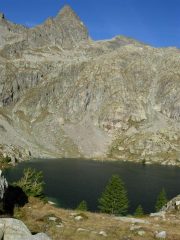 Lac Vert, Monte Lusiere e a destra più lontano Cima Viglino