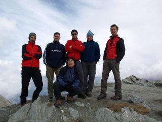Foto in cima con il gruppo di Pedrito