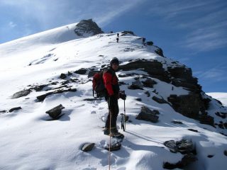 in salita lungo il Ghiacciaio di Suessa, nei pressi della cresta Nord (21-9-2008)