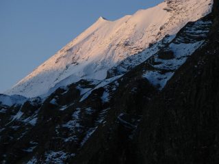 le prime luci dell'alba sulla Petite Sassière m. 3672 (21-9-2008)