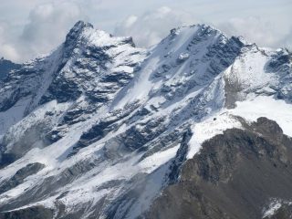 Panorami osservati dalla cima : Grande Rousse Nord m. 3607 (a sinistra) e Grande Rousse Sud m. 3516 (a destra) (21-9-2008)