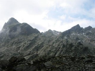 Rocca della Bastera a sinistra e Cima del Lago dell'Oro a destra