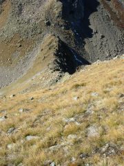 Il crinale di salita e il passo di Laroussa visti dall'alto