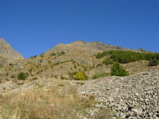 Il monte Saletta col primo tratto di percorso da San Bernolfo