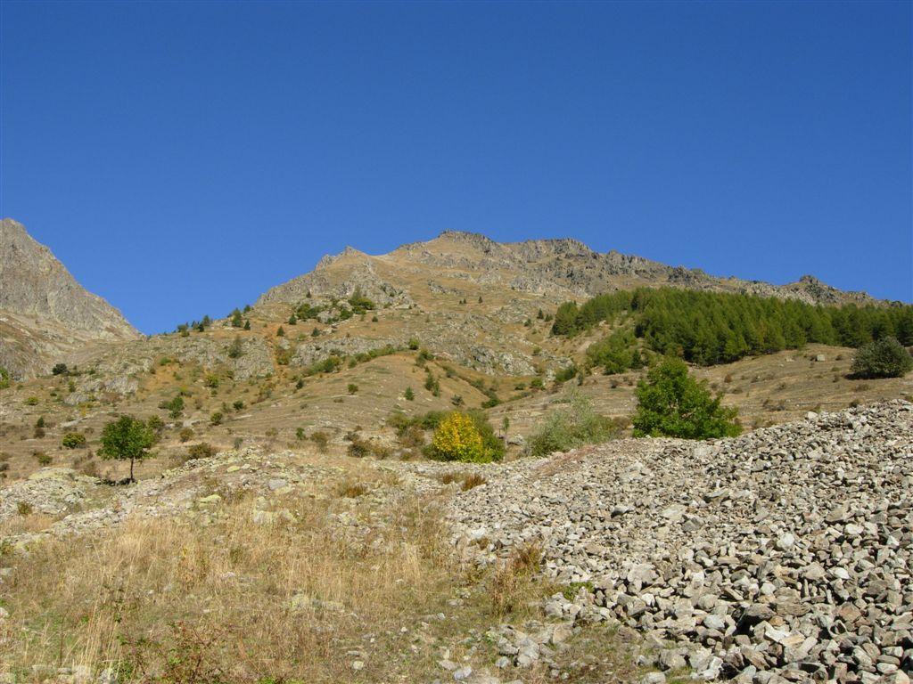 Il monte Saletta col primo tratto di percorso da San Bernolfo