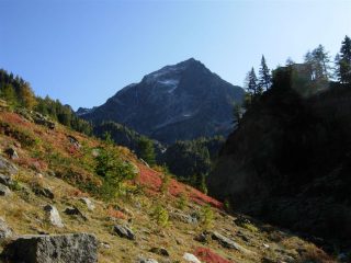 Il Malinvern e il rifugio a destra
