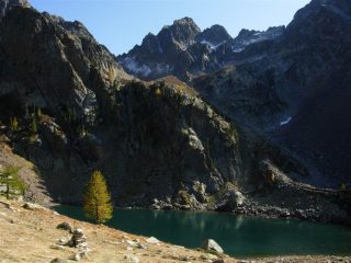 Il Funs dal lago Malinvern con le lunghe ombre autunnali che si fanno avanti