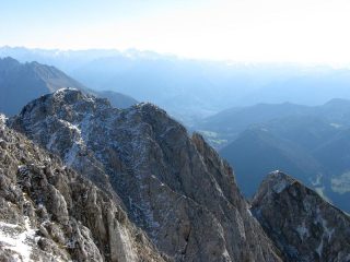 Pizzo della Presolana Orientale visto dalla Presolana Centrale, in basso a destra il Visolo.