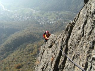 Antonio esce sullo spigolo finale