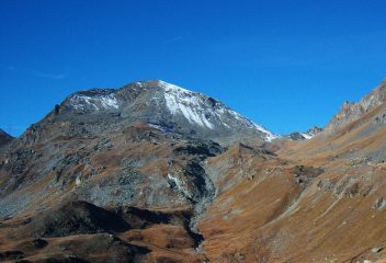 Il Tour Ponton, a sinistra la Finestra di Champorcher e a destra il Col di Pontonnet