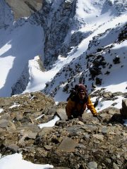 risalendo con attenzione all'anticima della Pointe du Ribon, su terreno esposto