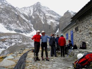 io e Massimo al Rifugio Tazzetti, prima di scendere verso Malciaussia