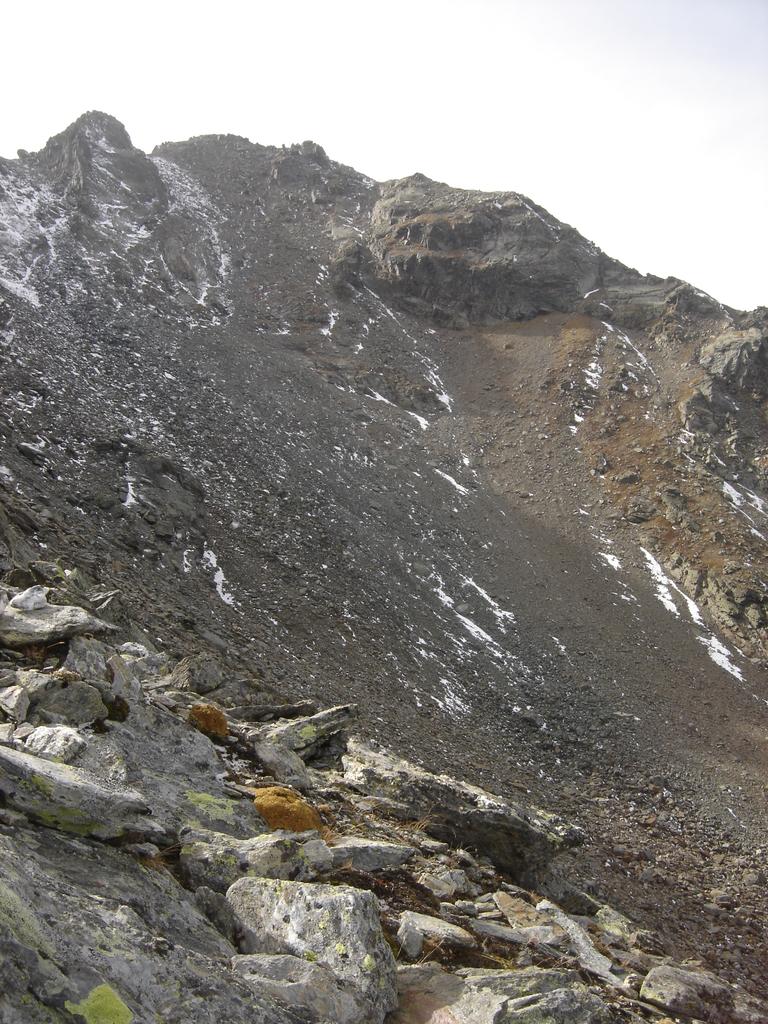 la ripida parete nord-est della torre tignet