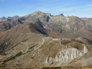 Salendo al Bec Roux uno sguardo verso il Col di Tenda