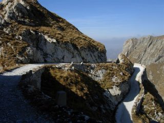 Il tornante in curva sopra Limone