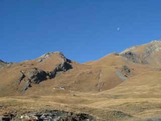 vista del rifugio e del colle