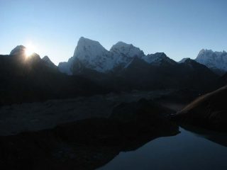 Primo raggio di sole durante la salita.