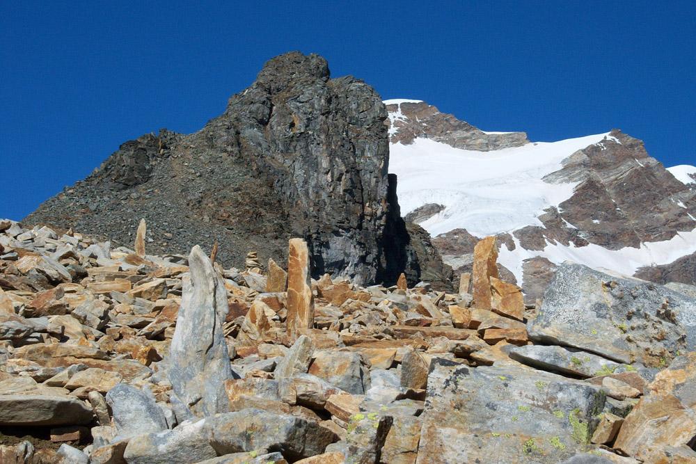Alle spalle dello Stolemberg i ghiacciai sempre piu' smagriti