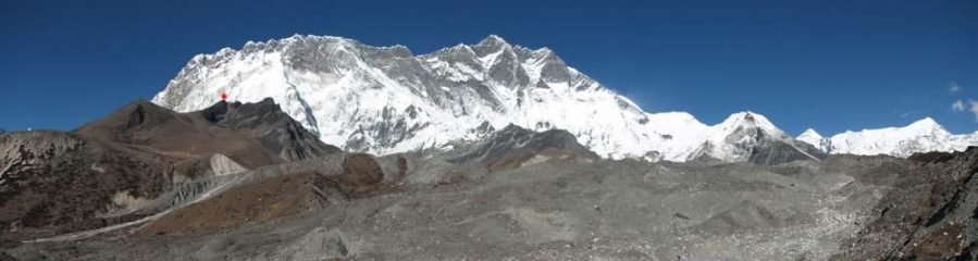 La partete sud del Lhotse, il puntino rosso è il Chukhung Ri.