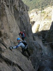 sulla sponda destra della gola