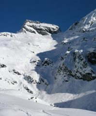 Vallone di discesa diretto verso il lago Gabiet dal colle q.2945