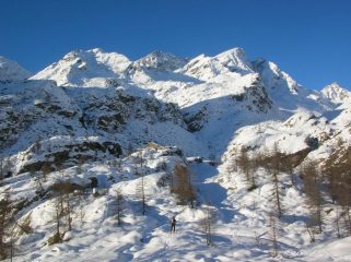 Grange Vassinetto (2017m) ed imbocco del V.ne di Umbrias