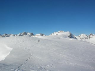 L' altopiano sommitale della Piata di Lazin. Sullo sfondo il Gran S. Pietro