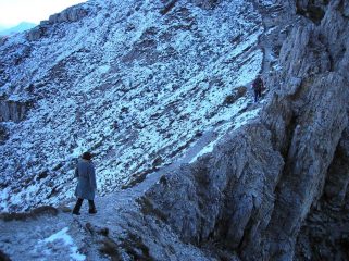 versante nord parzialmente ghiacciato per l'avvicinarsi dell'inverno