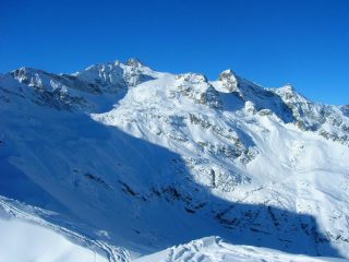 sguardo al massiccio cima del carro e grand aiguille rousse